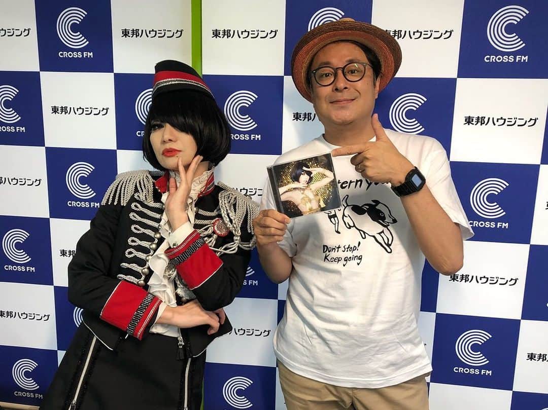 栗田善太郎のインスタグラム：「キノコホテル 支配人マリアンヌ東雲様が久々に！ 明日からの3連休は九州3連チャン！ 明日はスパルタローカルズとゴーグルズとの対バンは最早BEA森さんフェス！！ 明後日は小倉で首振りDollsとの対バン！ あー楽しみです！  #キノコホテル #スパルタローカルズ  #ゴーグルズ  #首振りdolls #福岡  #バンド」