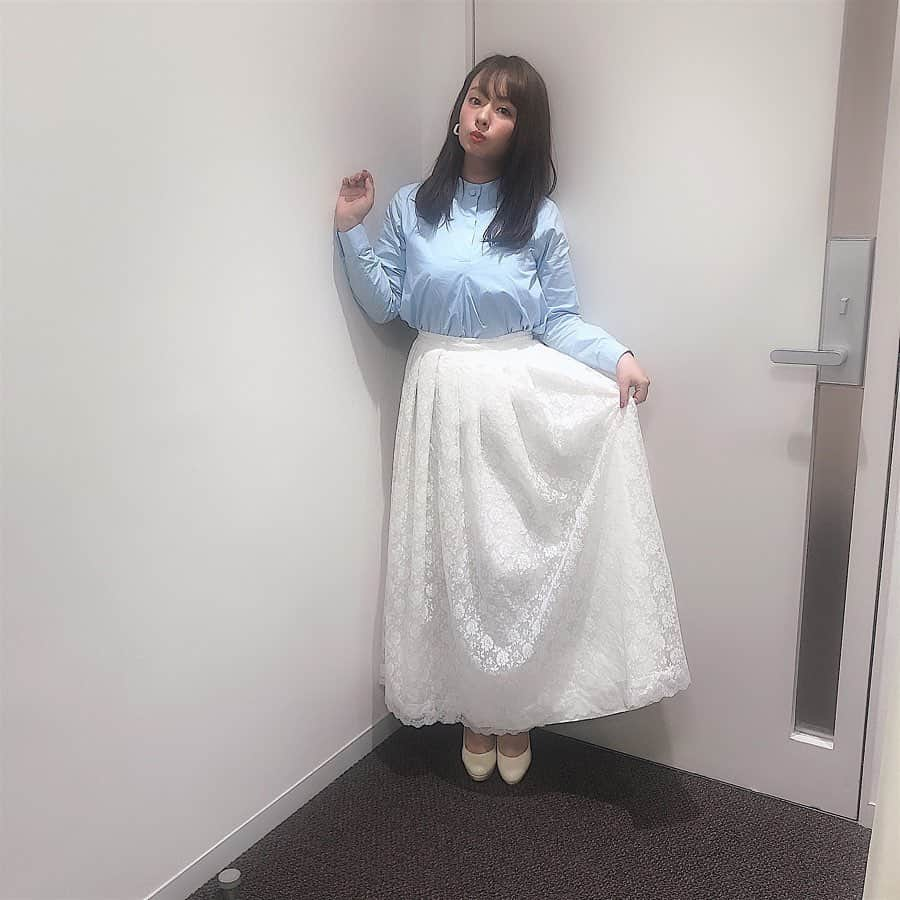 山田菜々さんのインスタグラム写真 - (山田菜々Instagram)「なんかインスタがめっちゃ重いんだけど...！﻿ 動くのは動くけどめっちゃ遅い。どうしたの😔﻿ ﻿ それでも負けじと更新します☺︎﻿ ﻿ 今回載っているお洋服もたくさんある﻿ 衣装の中から悩みに悩んで選んだお洋服たちです。﻿ ﻿ ほんと、衣装とメイクはなによりも魔法✨﻿ ちょっといつもの自分とテイストが変わったり、﻿ 今日はこんな日だったからこれがいい！とか、﻿ 気分がたぶん衣装にも現れてると思う☺︎笑﻿ ﻿ わたし身長小さいから、服困ったりするけど、﻿ わたしのインスタで同じくらいの背格好の方の﻿ 参考になればいいなーとおもいます♡﻿ ﻿ 明日はTBS #王様のブランチ の生放送です！﻿ 早くねなきゃ。おやすみなさい★」7月12日 22時17分 - tannana.yamada