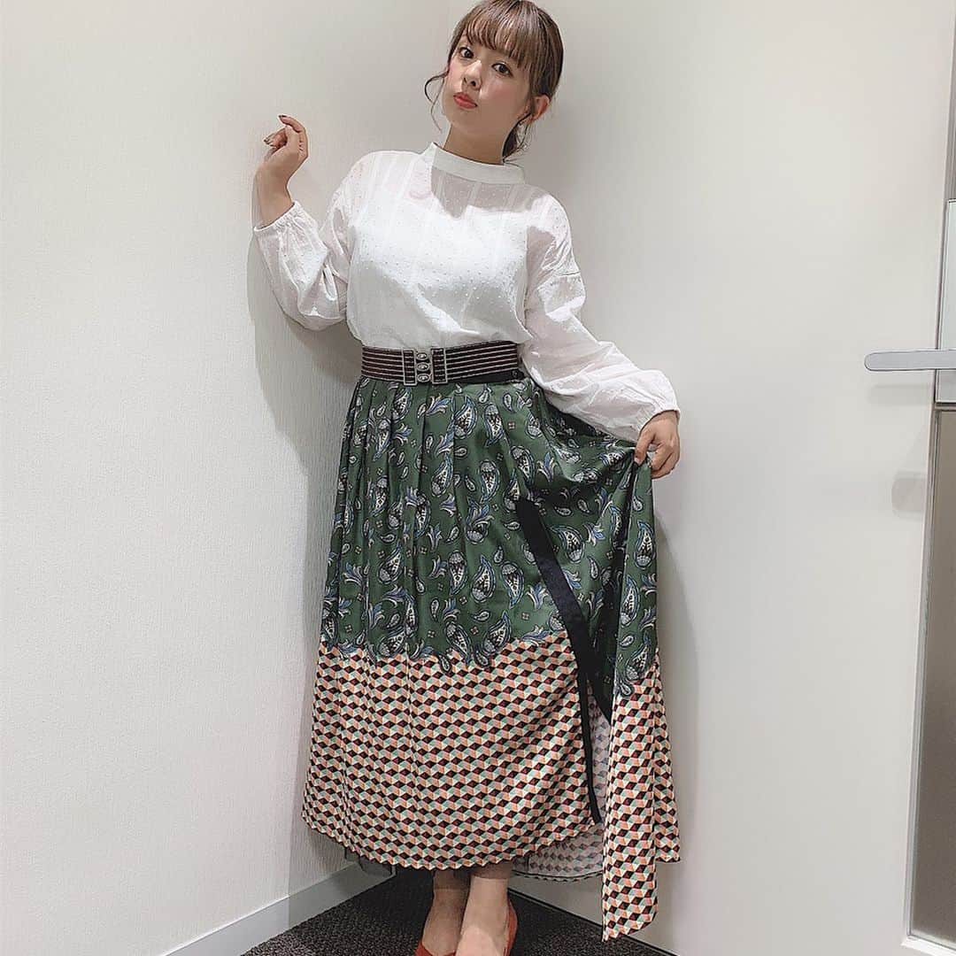 山田菜々さんのインスタグラム写真 - (山田菜々Instagram)「なんかインスタがめっちゃ重いんだけど...！﻿ 動くのは動くけどめっちゃ遅い。どうしたの😔﻿ ﻿ それでも負けじと更新します☺︎﻿ ﻿ 今回載っているお洋服もたくさんある﻿ 衣装の中から悩みに悩んで選んだお洋服たちです。﻿ ﻿ ほんと、衣装とメイクはなによりも魔法✨﻿ ちょっといつもの自分とテイストが変わったり、﻿ 今日はこんな日だったからこれがいい！とか、﻿ 気分がたぶん衣装にも現れてると思う☺︎笑﻿ ﻿ わたし身長小さいから、服困ったりするけど、﻿ わたしのインスタで同じくらいの背格好の方の﻿ 参考になればいいなーとおもいます♡﻿ ﻿ 明日はTBS #王様のブランチ の生放送です！﻿ 早くねなきゃ。おやすみなさい★」7月12日 22時17分 - tannana.yamada