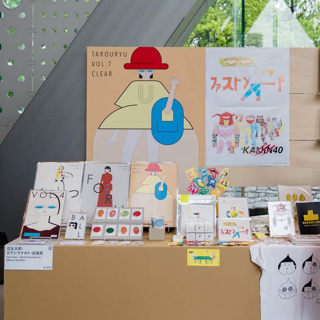 haconiwa / 箱庭さんのインスタグラム写真 - (haconiwa / 箱庭Instagram)「「TOKYO ART BOOK FAIR 2019」 @tokyoartbookfair が、リニューアル・オープンしたばかりの東京都現代美術館で本日から7月15日(月・祝)まで開催中！ 独創的なアートブックやZINEを作る国内外の出版社や、ギャラリー、アーティストら約300 組の出展者が一堂に集まります。 ・ これまでhaconiwaでご紹介したクリエイターさんたちもたくさん出展していますよ！みなさんに会えて楽しかったなぁ〜 ・ #tabf #tokyoartbookfair #TABF2019﻿ #museum #museumart #tokyoart #arttokyo #japaneseart #artfair #artist #modernart #東京アートブックフェア #アート #美術館 #東京現代美術館 #清澄白河」7月12日 22時13分 - haconiwa_mag