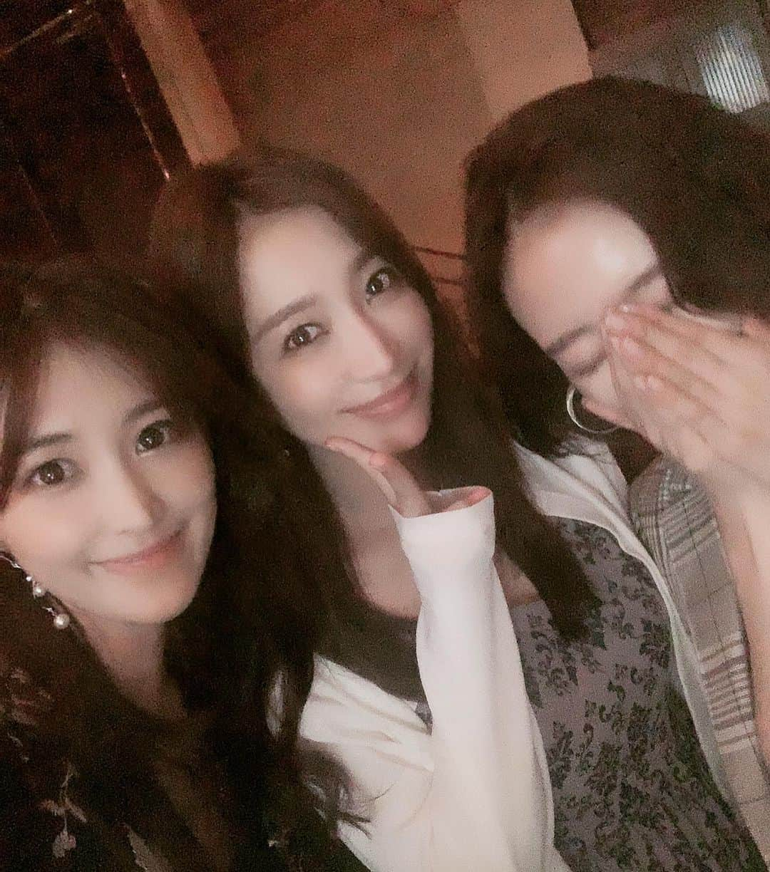 葉加瀬マイさんのインスタグラム写真 - (葉加瀬マイInstagram)「この3人での写真久しぶりじゃないかな？🥰3人＋女性マネジャーとの女子会楽しかった☺️💓오랜만에 우리 3명 모였다 ㅎㅎ  #アービング女子会 #アービング #竹内渉 #渡辺舞 #葉加瀬マイ #bee8 #渋谷 #道玄坂」7月12日 22時15分 - m.hakase