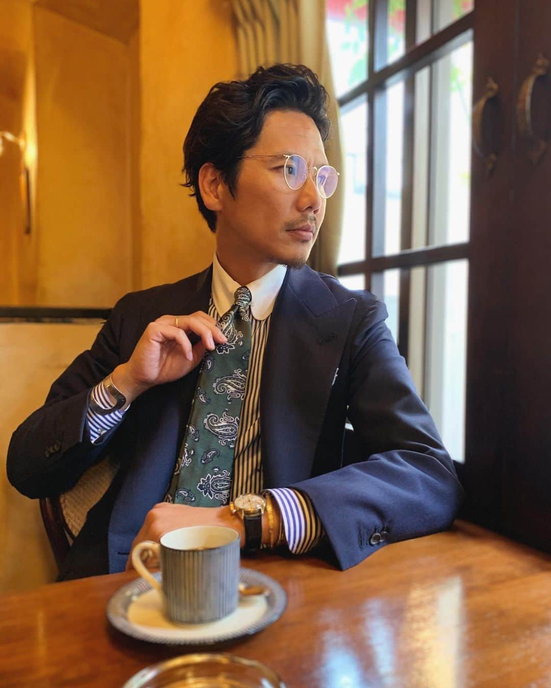 Shuhei Nishiguchiさんのインスタグラム写真 - (Shuhei NishiguchiInstagram)「"take a coffee break" ・ Ph. @serizawa_ryosuke ・ Tap for brands ・ #mensstreetstyle #dappermen #gentleman #instastyle #instafashion #picoftheday #bestoftheday #mensstreetstyle #follow #sartorial #trend #influence #bestoftheday #spezzatura」7月12日 22時16分 - shuhei_nishiguchi