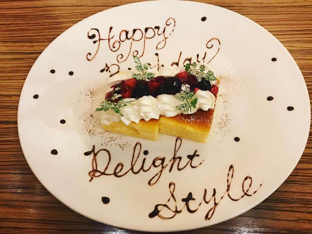 DelightStyleさんのインスタグラム写真 - (DelightStyleInstagram)「先日、お友達がデラスタの誕生日…というか、@katsuedayo と @baby_misaco の真ん中バースデーを祝ってくれました！！🥳 さりげない心遣いがめちゃくちゃうれしかったーっ❤️❤️❤️ ちなみにkatsue(6月10日)とmisaco(8月5日)の真ん中バースデーは7月8日✨✨✨ ◇ #デラスタ #delightstyle #真ん中バースデー」7月12日 22時17分 - delightstyle_official