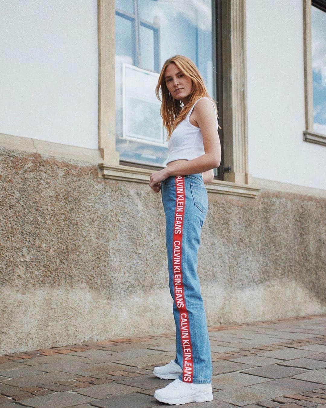 Calvin Kleinさんのインスタグラム写真 - (Calvin KleinInstagram)「#Friday feels ↪️ #MYCALVINS ⠀⠀⠀⠀⠀⠀⠀⠀ @hannahliza styles out with a new classic in our #CALVINKLEINJEANS Statement Stripe 📸: @poly.xenia」7月12日 22時22分 - calvinklein