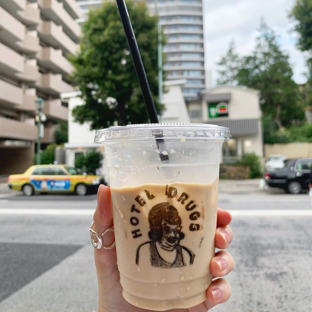梅村奈央さんのインスタグラム写真 - (梅村奈央Instagram)「東京の色んな所のカフェラテひたすら飲み歩いてるけど、今までので一番美味しかった☕️🔥 #hoteldrugs #cafelatte」7月12日 22時30分 - umemuranao