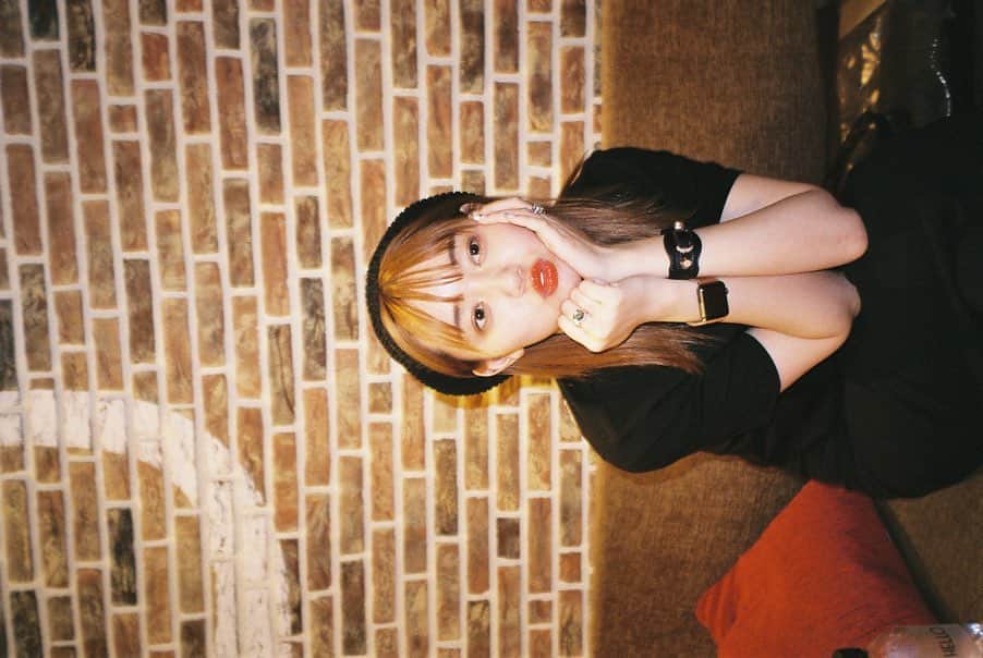 江野沢愛美さんのインスタグラム写真 - (江野沢愛美Instagram)「髪が明るいときの写真。 どっちが好きですか？☺︎ #mana__film #film」7月12日 22時36分 - enosawa_manami