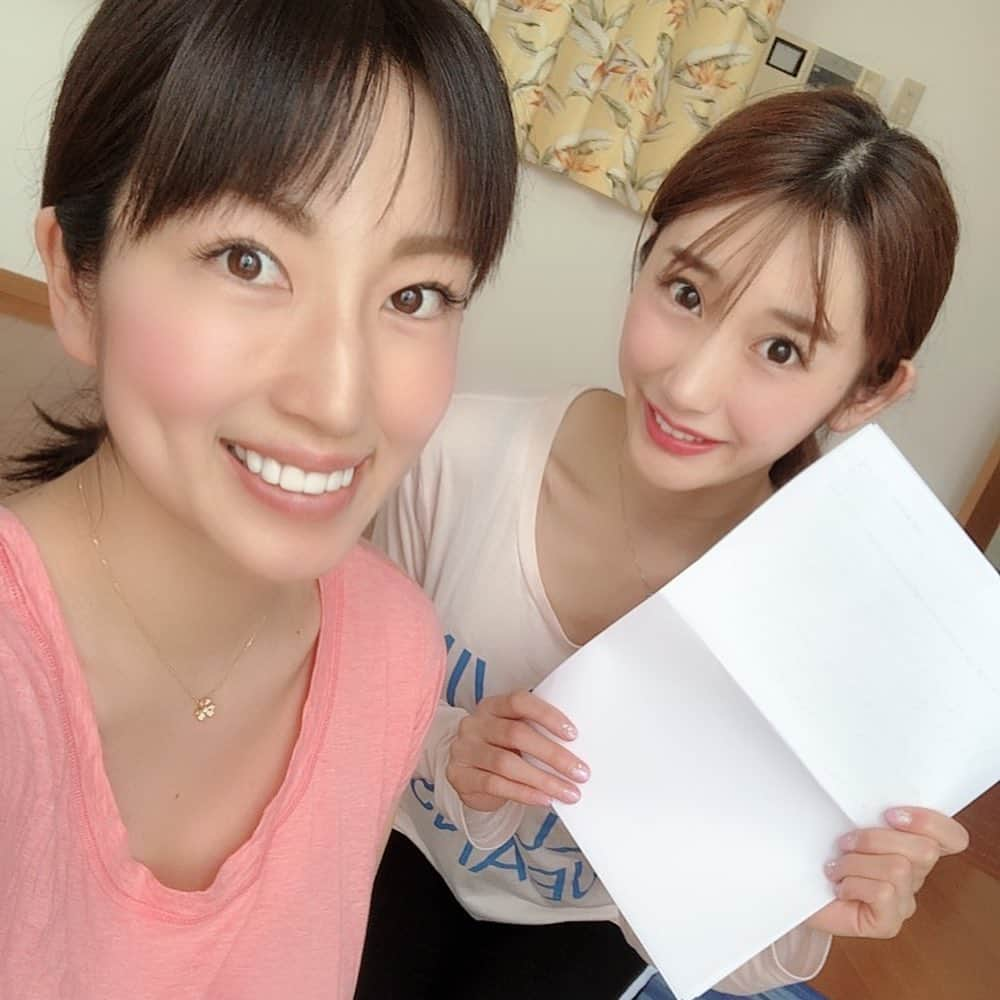 庄司ゆうこさんのインスタグラム写真 - (庄司ゆうこInstagram)「今日はちかちゃんに出産お祝いしてもらったよ🤗✨可愛い洋服とサングラス頂いちゃいました❤️ ようちゃんもいつでもママになれるってくらい赤ちゃんのあやしかたが上手だった✨✨ その後はpsy18期生の説明会！ またまた可愛い2人が入ることになったよ🤗そして最後の写真は元AKBの小原春香ちゃんと💕筆記テスト合格💮 来週は実技テスト、どうなるかな。笑 #子連れランチ#サルーファミリア#肉バルサルー#恵比寿ランチ#生後3カ月#ももちゃんです🤗#女の子ママ#ヨガインストラクター#ヨガインストラクター養成講座#次は#10月スタート#ポジティブスターヨガ」7月12日 22時38分 - yuko.shoji