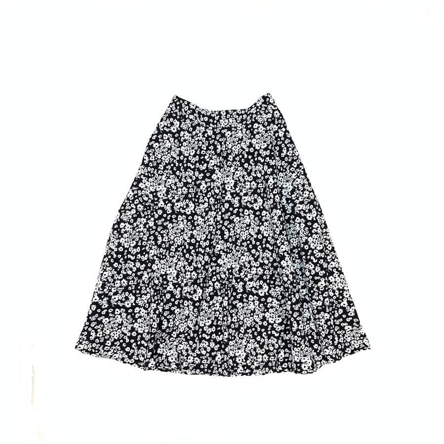 SM2olohuone LUMINE立川店さんのインスタグラム写真 - (SM2olohuone LUMINE立川店Instagram)「前の投稿でご紹介させていただきました 単色小花柄スカートの カラーバリエーションでございます♡ ⠀ ⠀ ⠀ 【 Te chichi 】 skirt ¥6.990+tax⠀ ⠀ ⠀ ⠀  #2019#summer#correction#classic#samansamos2#lumine#tachikawa#olohuone#fashion#techichi#feminine#happy#fashion#life#staffsnap#初夏#ルミネ立川#ルミネ#立川#サマンサモスモス#テチチ#クラシック#ナチュラル#通勤コーデ#休日コーデ#フェミニン#大人かわいいコーデ」7月12日 22時51分 - sm2olohuone_lumine