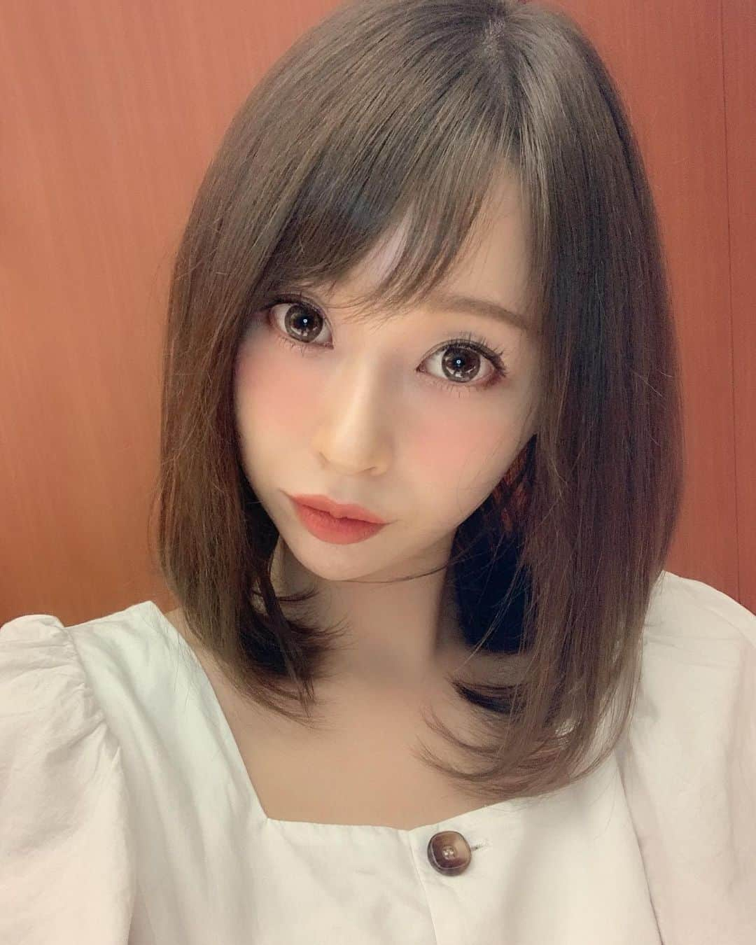 karen okajimaさんのインスタグラム写真 - (karen okajimaInstagram)「ㅤㅤㅤ ㅤㅤㅤ トモさんにカラーと前髪カット してもらいました😆❤️ ㅤㅤㅤ  めちゃくちゃ良い色で、 前髪もめっちゃいい感じで ほんまトモさんゴッドハンド😇✨ 髪の毛もサラッサラ〜ツヤッツヤ〜😍 ㅤㅤㅤ  いつもありがとうございます！✨ またよろしくお願いします🥰 ㅤㅤㅤ #グランマッシュ #GRANNMASH #カット #イメチェン #大阪サロン #ヒルトンプラザウエスト #岡島かれん」7月12日 22時55分 - karenokajima0318