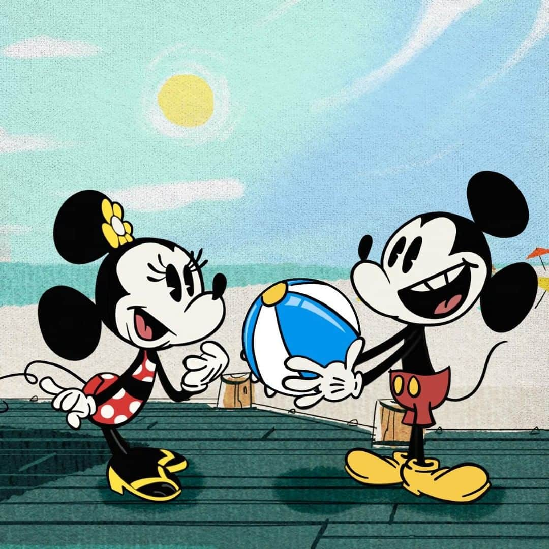 ミッキーマウスさんのインスタグラム写真 - (ミッキーマウスInstagram)「Having a (beach)ball with his sweetheart! 🏖☀️」7月12日 23時00分 - mickeymouse