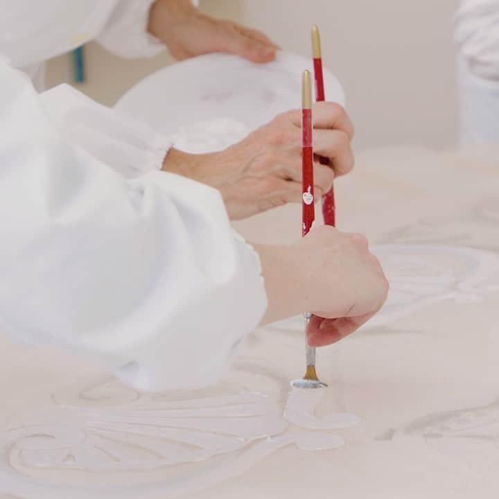 のインスタグラム：「The manual precision and talent of illustrators, painters and seamstresses are the key ingredient in creating Alta Moda garments of unequivocal beauty.  Special thanks to Regione Siciliana - Parco Archeologico e Paesaggistico della Valle dei Templi di Agrigento and Comune di Agrigento.  #DGAltaModa #DGFattoAMano #DGLovesSicily #DolceGabbana」