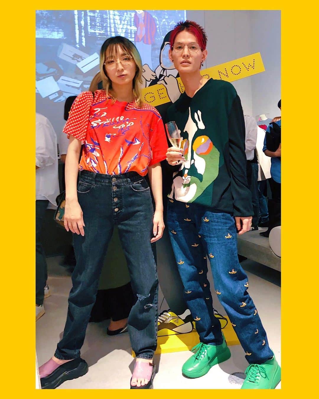 のインスタグラム：「Stella McCartneyがビートルズの映画『イエローサブマリン』にインスピレーションを得た限定コレクションのローンチパーティに夫婦でおよばれしてきました。夫婦で全身ステラ🙏夫ちゃんの着てるデニムはイエローサブマリンめっちゃ刺繍してあるしニットはジョンレノン🥺 ところで私お恥ずかしながらステラマッカートニーがポールマッカートニーの娘て初めて知った...てことは何よりもマジモンのビートルズコラボじゃん... @stellamccartney #StellaMcCartneyxTheBeatles #TheBeatles #YellowSubmarine」