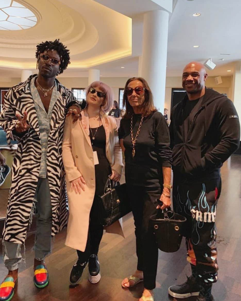 タトラスさんのインスタグラム写真 - (タトラスInstagram)「@saintjhn @kellyosbourne @carlynecerfdedudzeele and @biggsburke posing in #backstage after Tatras SS20 fashion show “Lies & Truth” #TatrasPeople #PFW #TatrasOfficial  tatras-official.com ___ #kellyosbourne #saintjhn #carlynecerfdedudzeele #biggsburke #tatras #show #paris #fashion」7月12日 23時11分 - tatras_official