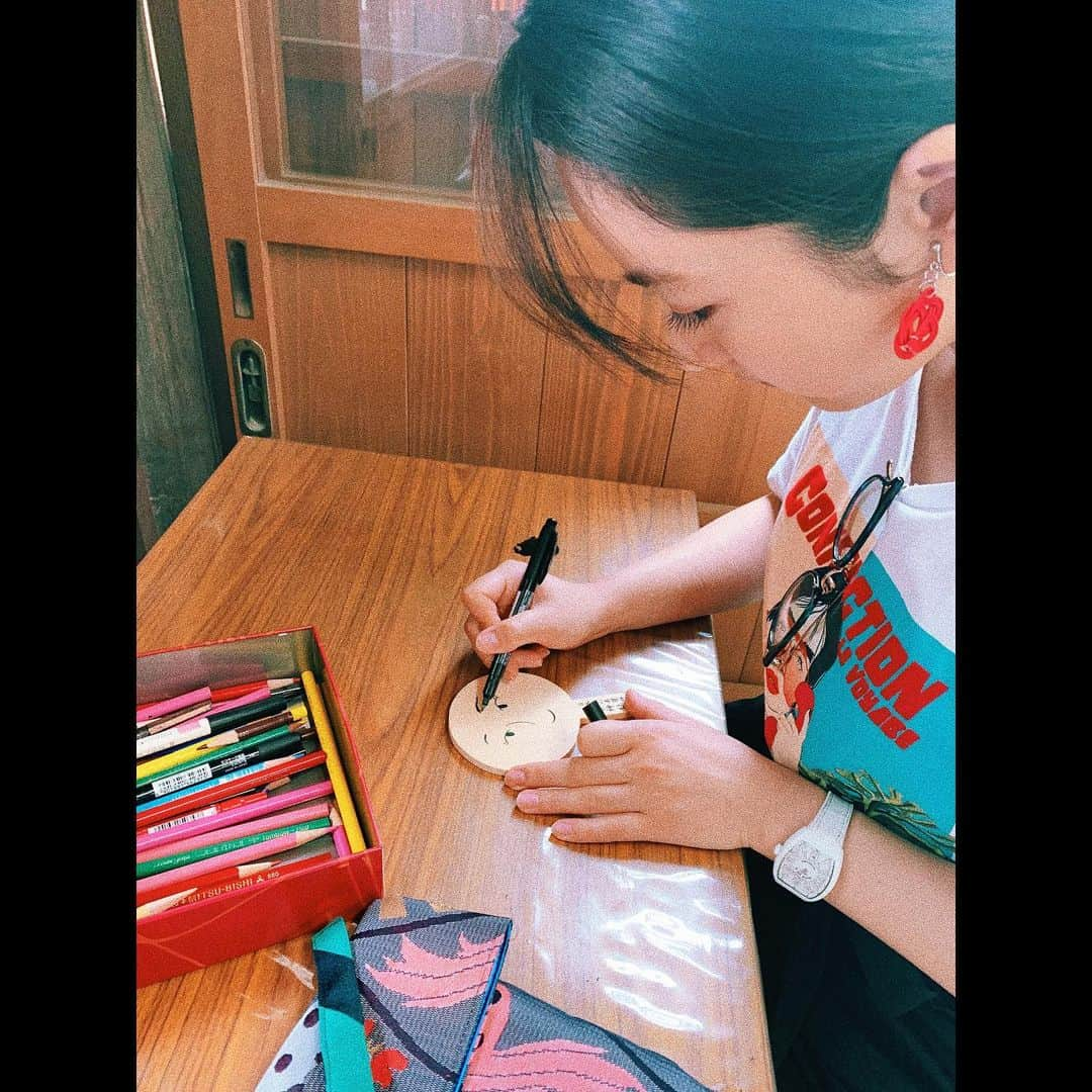 平祐奈さんのインスタグラム写真 - (平祐奈Instagram)「河合神社⛩ 京都に来ると、撮影の合間にいつも神社へお参りに、、、🙏 自分の持っているコスメでなりたいお顔を描く絵馬。 美しくなれますように。と願いながら、、✨ 近々、訪れる際はぜひ私の絵馬を見つけてみてください☺︎ 京都は街並みが素敵で食べ物も美味しくて本当に素敵で和を感じれる所☘ 住みたいくらい。 #祐奈の神社日記 #京都 #河合神社 #下鴨神社 #賀茂御祖神社」7月12日 23時14分 - yunataira_official