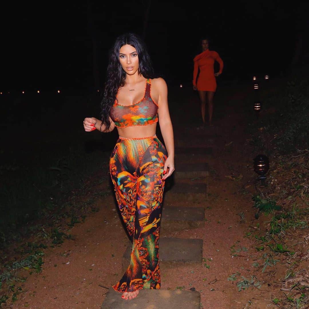 キム・カーダシアンさんのインスタグラム写真 - (キム・カーダシアンInstagram)「Costa Rica Nights 💥」7月12日 23時16分 - kimkardashian