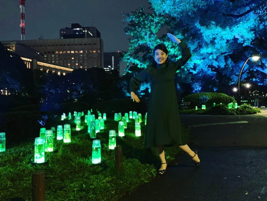 横澤夏子さんのインスタグラム写真 - (横澤夏子Instagram)「#ビーズハーバリウムinヒビヤアカリテラス2019の点灯式をしましたー！ #とてつもなく素敵だったのよー #ボタニカルをイメージしてポーズしたのよー #うふ！」7月12日 23時27分 - yokosawa_natsuko