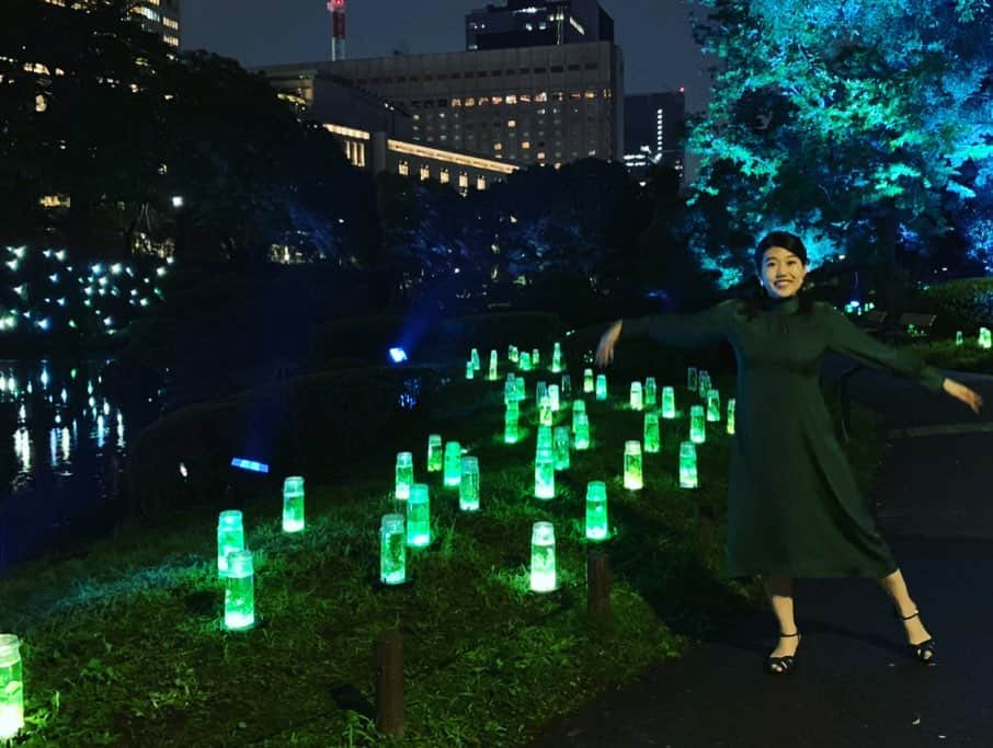 横澤夏子さんのインスタグラム写真 - (横澤夏子Instagram)「#ビーズハーバリウムinヒビヤアカリテラス2019の点灯式をしましたー！ #とてつもなく素敵だったのよー #ボタニカルをイメージしてポーズしたのよー #うふ！」7月12日 23時27分 - yokosawa_natsuko