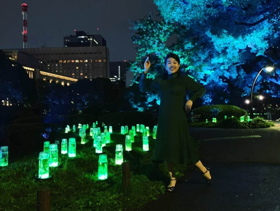 横澤夏子さんのインスタグラム写真 - (横澤夏子Instagram)「#ビーズハーバリウムinヒビヤアカリテラス2019の点灯式をしましたー！ #とてつもなく素敵だったのよー #ボタニカルをイメージしてポーズしたのよー #うふ！」7月12日 23時27分 - yokosawa_natsuko