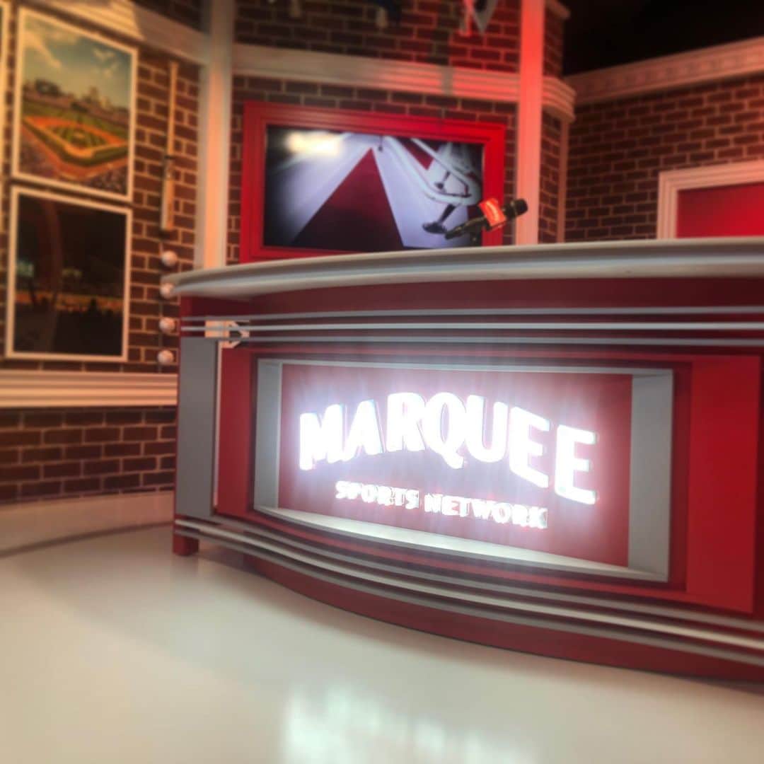 シカゴ・カブスさんのインスタグラム写真 - (シカゴ・カブスInstagram)「Test your broadcasting skills by calling a classic #Cubs moment at the new Marquee Sports Network Studio Experience at @gallagherwaychi! #SeeMeOnMarquee」7月12日 23時21分 - cubs