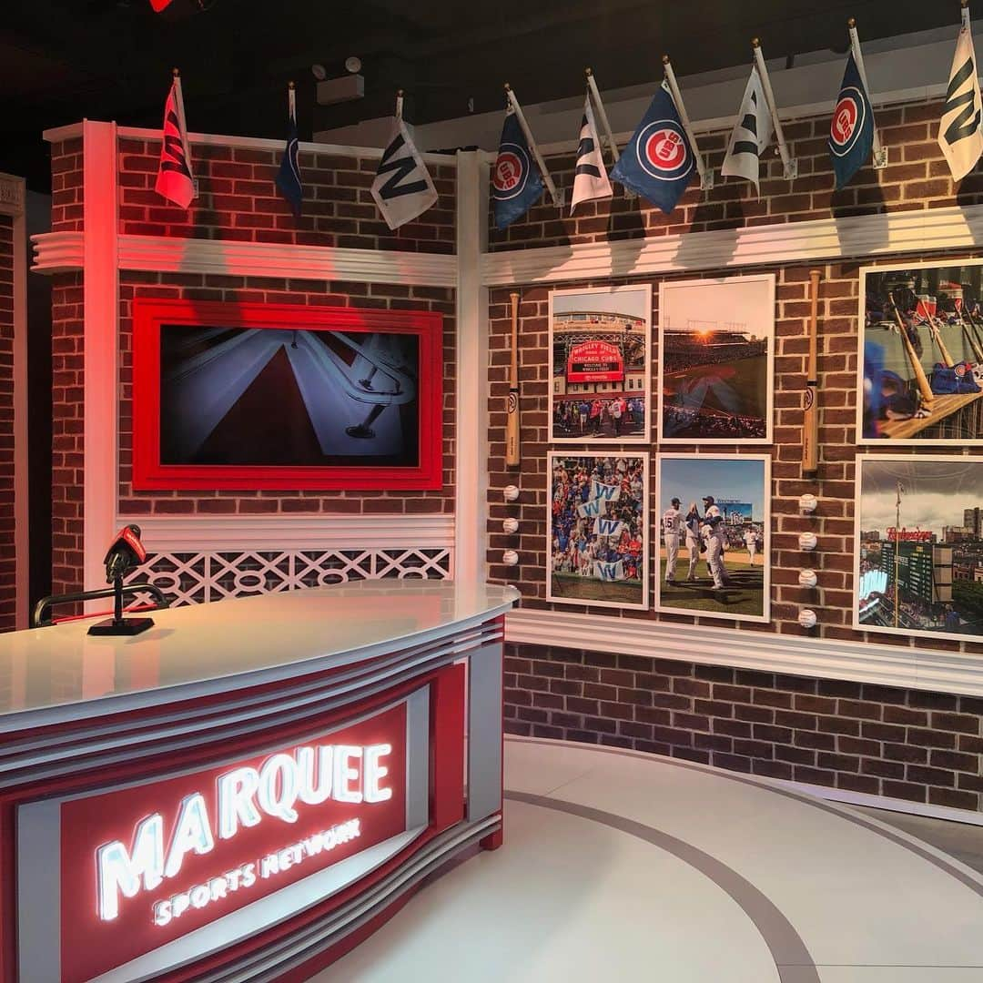 シカゴ・カブスさんのインスタグラム写真 - (シカゴ・カブスInstagram)「Test your broadcasting skills by calling a classic #Cubs moment at the new Marquee Sports Network Studio Experience at @gallagherwaychi! #SeeMeOnMarquee」7月12日 23時21分 - cubs