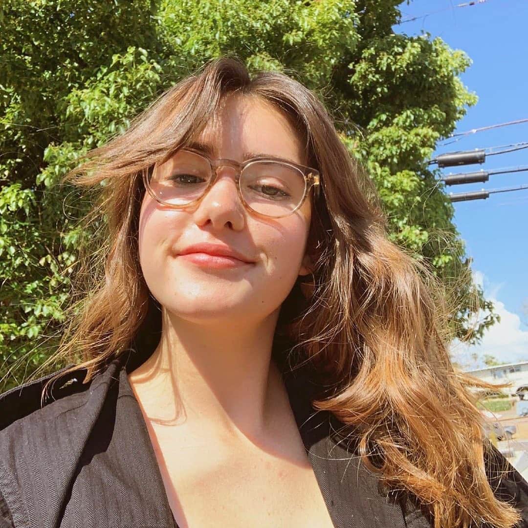 Warby Parkerのインスタグラム：「We're big fans of @devlin.ella wearing Percey in Chestnut Crystal 🤓✨Check out our favorite tags of the week in our story!」