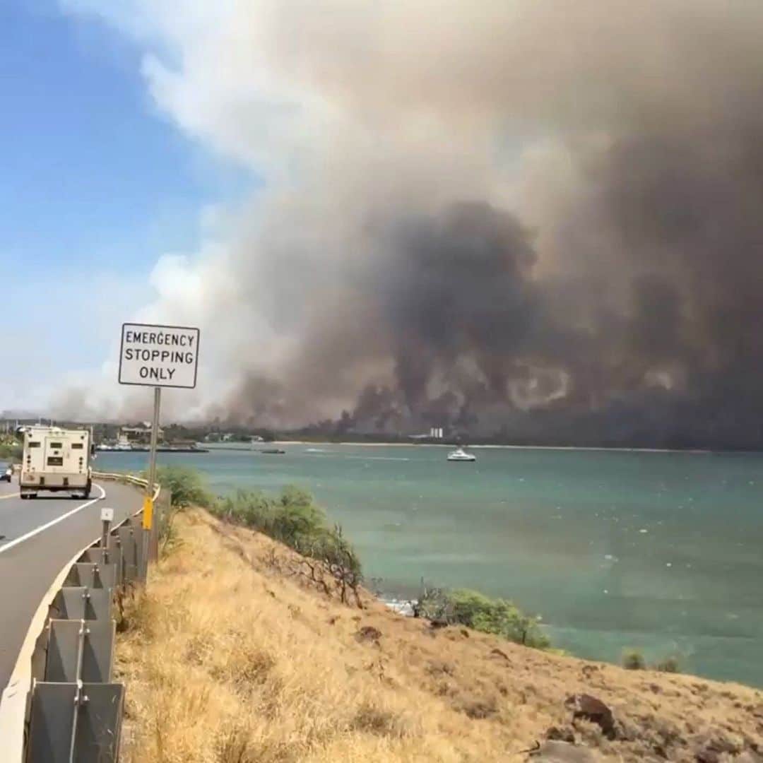 NBC Newsさんのインスタグラム写真 - (NBC NewsInstagram)「Evacuations have been ordered in #Maui because of a large brush fire in the central part of the island. Click the link in our bio to read more. . 📷 Traci Teel Szymanski / @reuters」7月12日 23時49分 - nbcnews