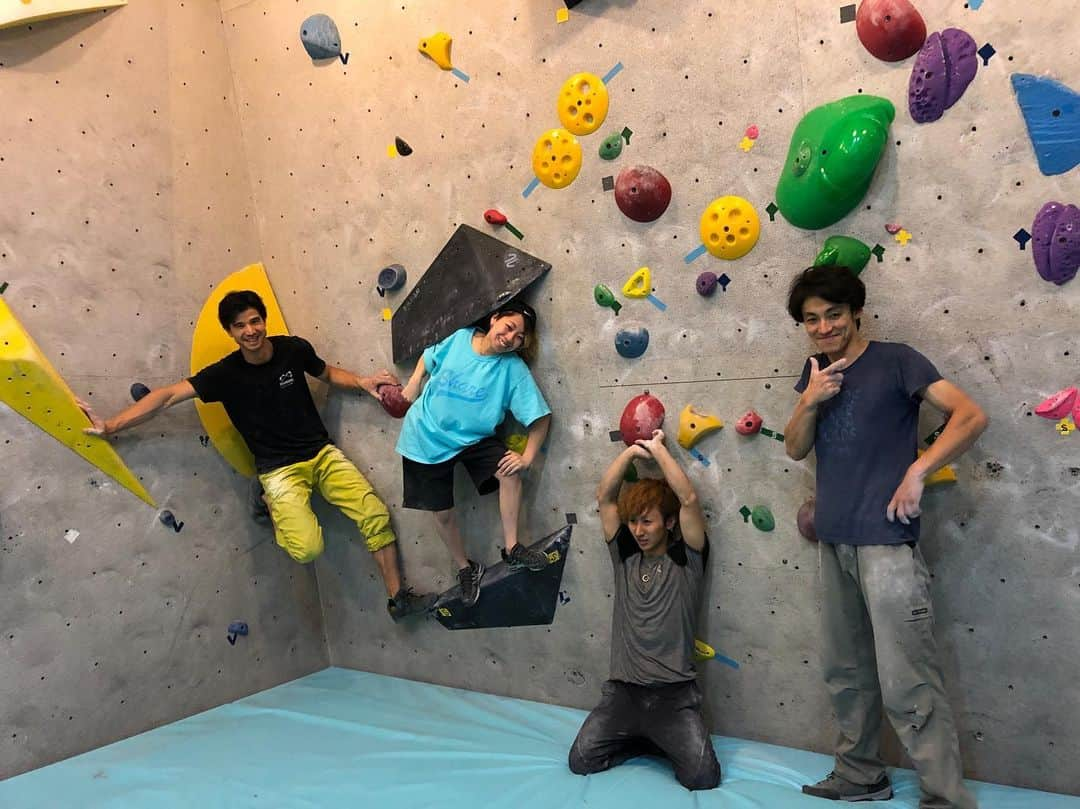 坂井絢音さんのインスタグラム写真 - (坂井絢音Instagram)「7/11(木)に @spoleclimbinggym でセットさせて頂きました！ . 子供も女性も登れる課題から、ムーブ難解課題など様々な課題に愛を込めてセットしたので是非チャレンジしてみて下さい😉😉🤙 . #spoleclimbinggym  #snap #MADROCK #routesetting  #サザエさんスタイル #オグリンの顔死んでる」7月13日 0時03分 - ayane_da9