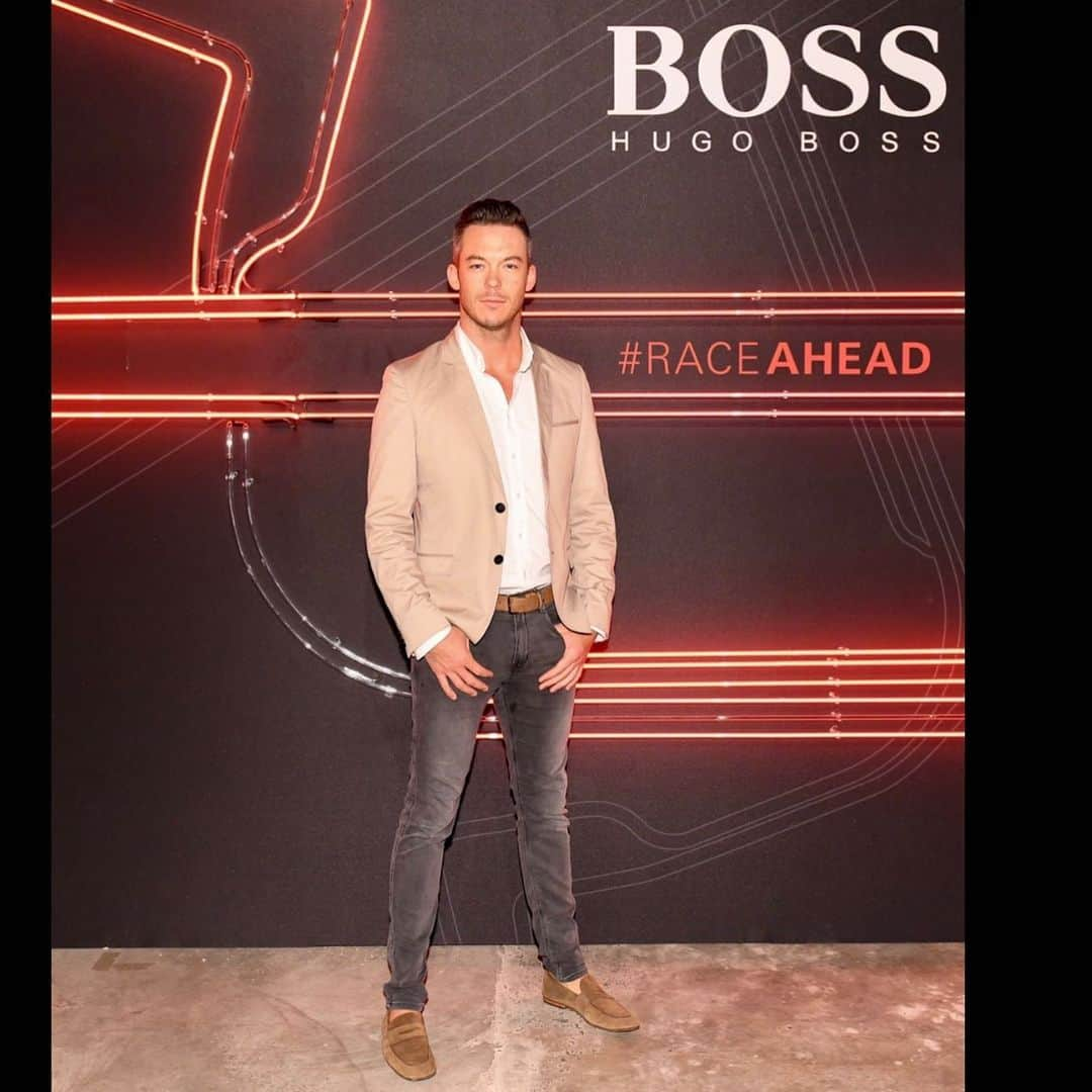 アンドレ・ロッテラーさんのインスタグラム写真 - (アンドレ・ロッテラーInstagram)「Proud to represent @boss in this mega championship @fiaformulae ! Unique venue here @pier17ny #raceahead #hugoboss #motorsport」7月12日 23時56分 - andre_lotterer