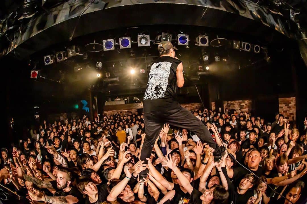 Crystal Lakeさんのインスタグラム写真 - (Crystal LakeInstagram)「Thank you Nagoya! HYPERSPACE JAPAN TOUR 2019 Day 2 in Nagoya is done ✅ Super great night with @northlane!  Tokyo tomorrow!! Get hyped 🤘  Photo: @taka_tallman  #CrystalLake #Northlane #HyperspaceTour2019」7月12日 23時59分 - crystallake777