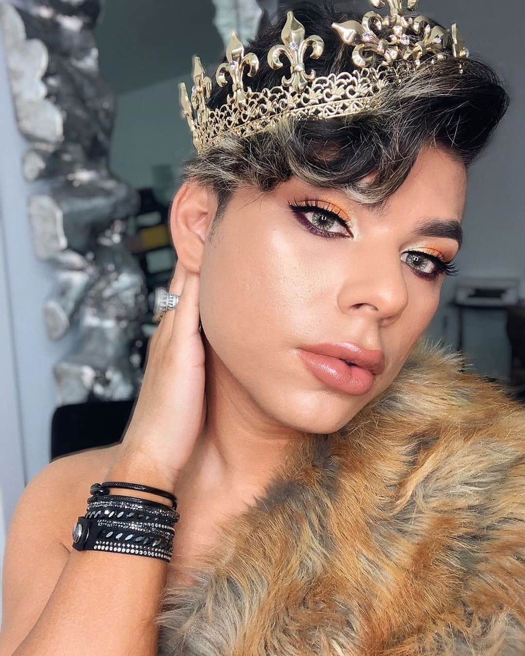 COVERGIRLさんのインスタグラム写真 - (COVERGIRLInstagram)「A boss bihhh! @dgafpanda is crowing us with royal lewks. Full breakdown of products used below! 👑 #TruNaked Queenship Shadow Stick in 'Primadonna' (as Eyeshadow Primer) 👑 'Revolution' Eyeshadow Palette 👑 #Exhibitionist Liquid Glitter Shadow 👑 #Exhibitionist Waterproof Mascara 👑 #Exhibitionist Cream Lipstick in 'Sultry Sienna' 👑 #Exhibitionist Demi Matte Lipstick in 'Trending' #COVERGIRLMADE #COVERGIRLCrueltyFree #CrueltyFree」7月13日 0時00分 - covergirl