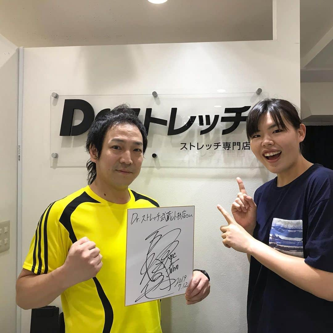 所英男さんのインスタグラム写真 - (所英男Instagram)「‪Dr.ストレッチ武蔵小杉店に「NECレッドロケッツで全日本女子日本代表の島村春世選手」がストレッチを受けに来てくれました！！レッドロケッツさんはご近所さんで、いつか来てくれないかなぁと思ってましたが、まさか島村選手が来てくださるとは！またぜひいらしてください！！ #島村春世 選手‬ #necredrockets #バレーボール #drストレッチ #武蔵小杉 #ストレッチ」7月13日 0時07分 - tokorohideo