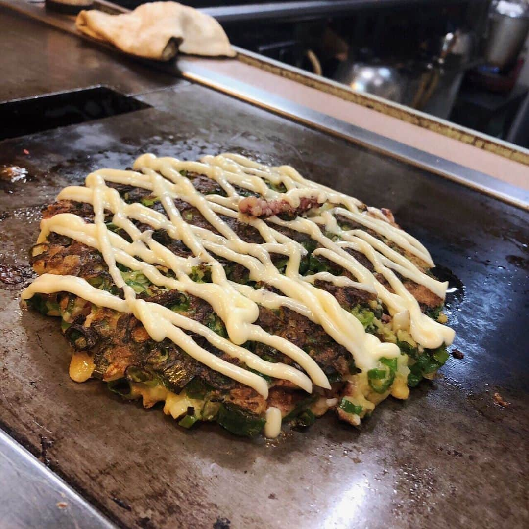 北野貴之さんのインスタグラム写真 - (北野貴之Instagram)「大阪へ帰ると、ほぼいくお店が決まっていて、この龍の巣は、セレッソ時代に何度も足を運んだ場所。 かすうどん、かすとじは絶品です。 ここでよく熱い話し合いをしたものです。 今回もですが。 粉物でここは美味いという場所はなかったのですが、No.1と思える場所に辿り着きました。 ご紹介頂いた、驚きの味、千彌。 間違えて入ったお店、だんも美味しかったです。  #大阪グルメ#龍の巣#だん#千彌#No.1」7月13日 0時10分 - takashi_kitano