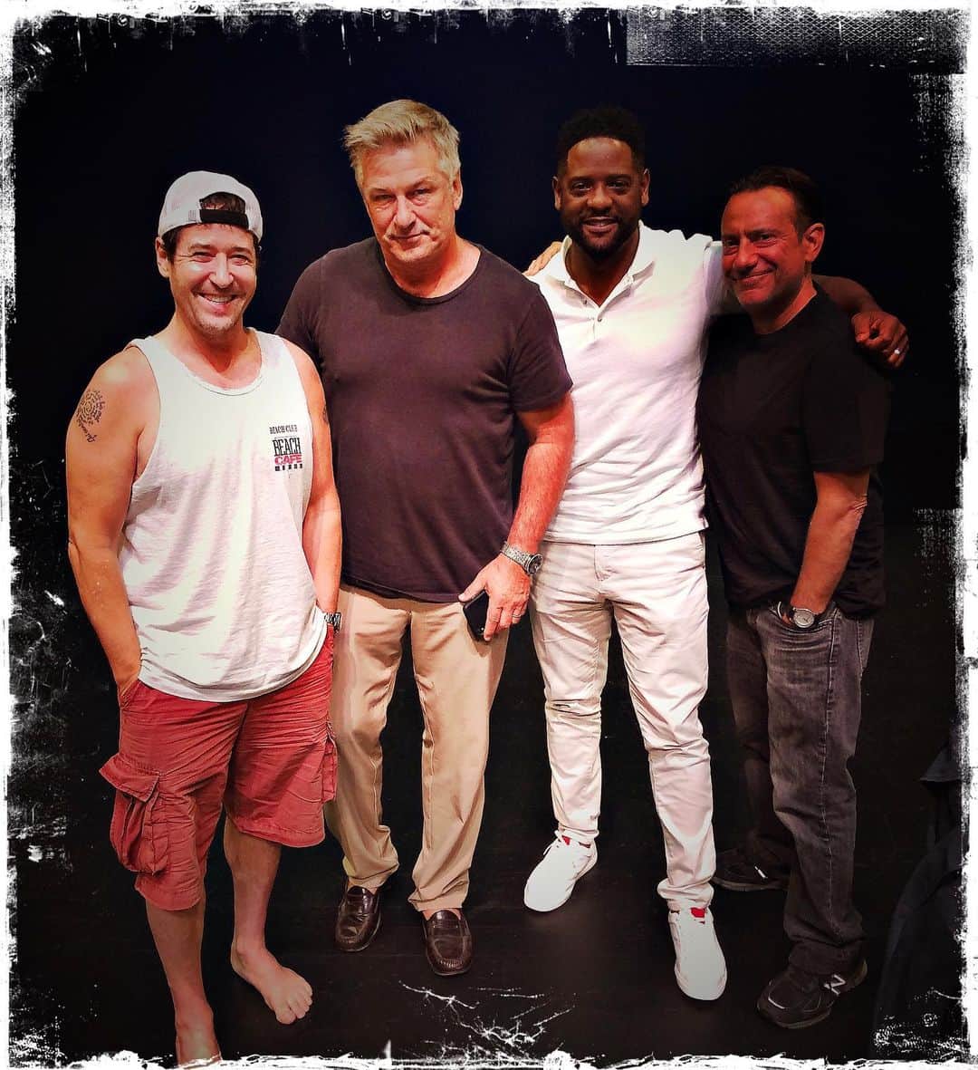 ロブ・モローのインスタグラム：「Great time w/these theatricals @alecbaldwininsta @blairunderwood_official @eugenedpack #StanTheMan @guild_hall」