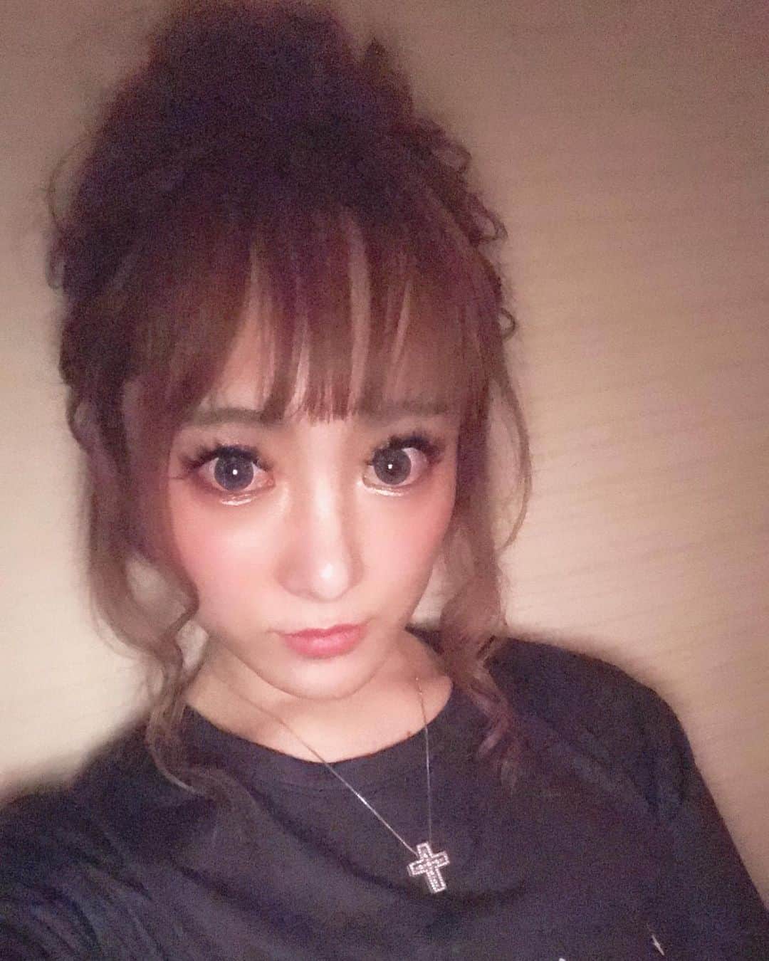 麻生唯のインスタグラム：「週末ですね💗 来週から一カ月香港です❕ 👨‍❤️‍💋‍👨waku waku👨‍❤️‍💋‍👨 #hongkong #osaka」