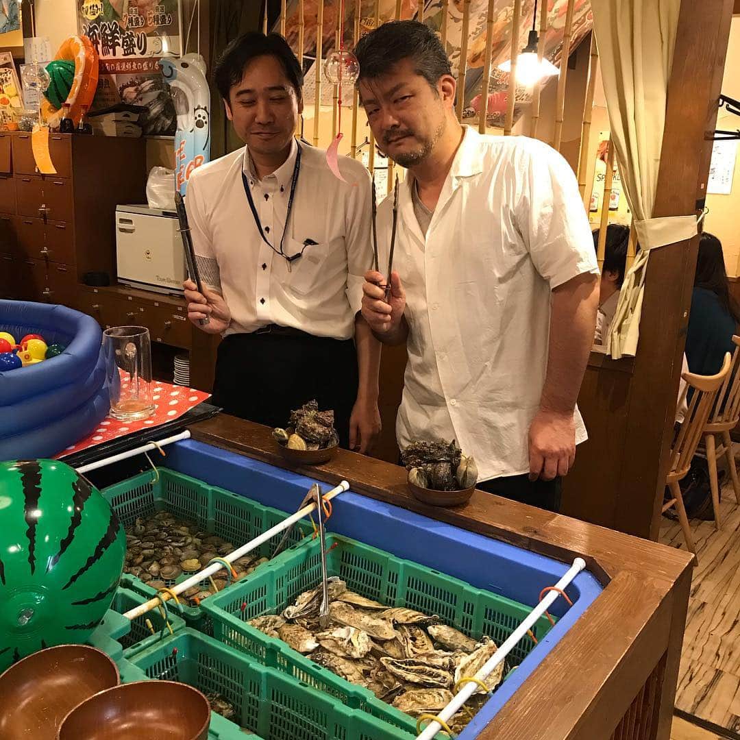 鶏魚 谷町のインスタグラム：「鶏魚です！しーちゃんです🎶 いつも遅くまで残業してから、来店して下さる常連様⸜(* ॑꒳ ॑* )⸝⋆* お仕事ご苦労さまです♡ #遅くまで残業 #いつもありがとうございます #鶏魚 #大阪 #谷町四丁目 #駅近 #セルフ飲み放題 #地域最安値 #コース #座敷 #個室 #貝盛り放題 #ガンガン焼き #あさり #はまぐり #ホンビノス貝 #牡蠣 #さざえ #飲み会 #女将」