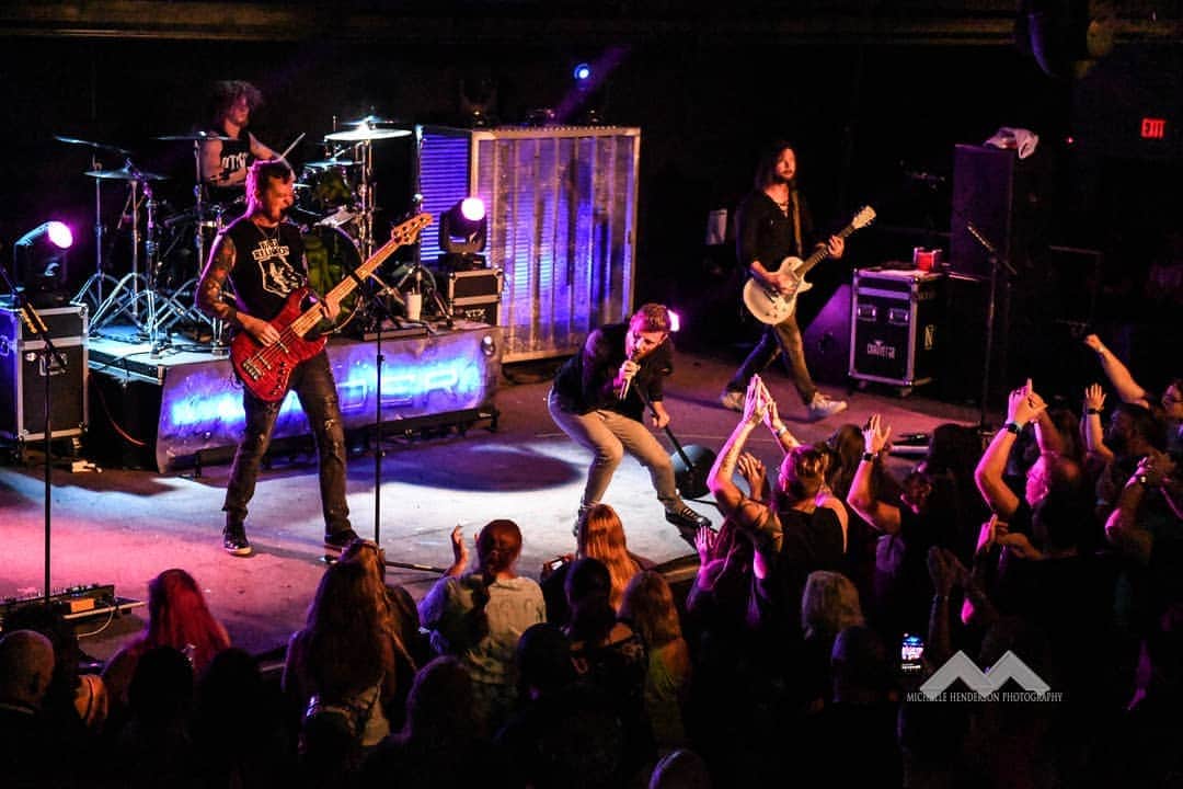 ヒンダーのインスタグラム：「Where will we SEE YOU next?  Tickets and VIP packages are available on www.hindermusic.com  #Lucky7Tour 📸: @Michalle_Henderson_Photography」