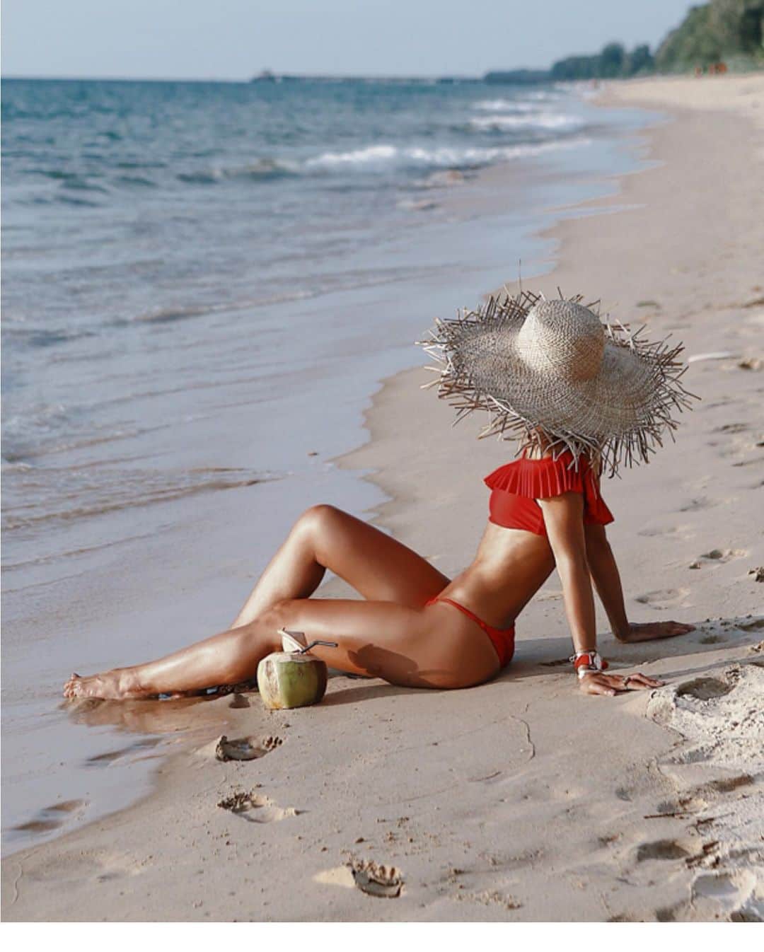 Camila Coelhoさんのインスタグラム写真 - (Camila CoelhoInstagram)「Can’t wait for BEACH DAYS in less than a week☀️👙 #summertime ———- Animada pra dias na praia em menos de uma semana! #bikinidays #beach」7月13日 0時56分 - camilacoelho