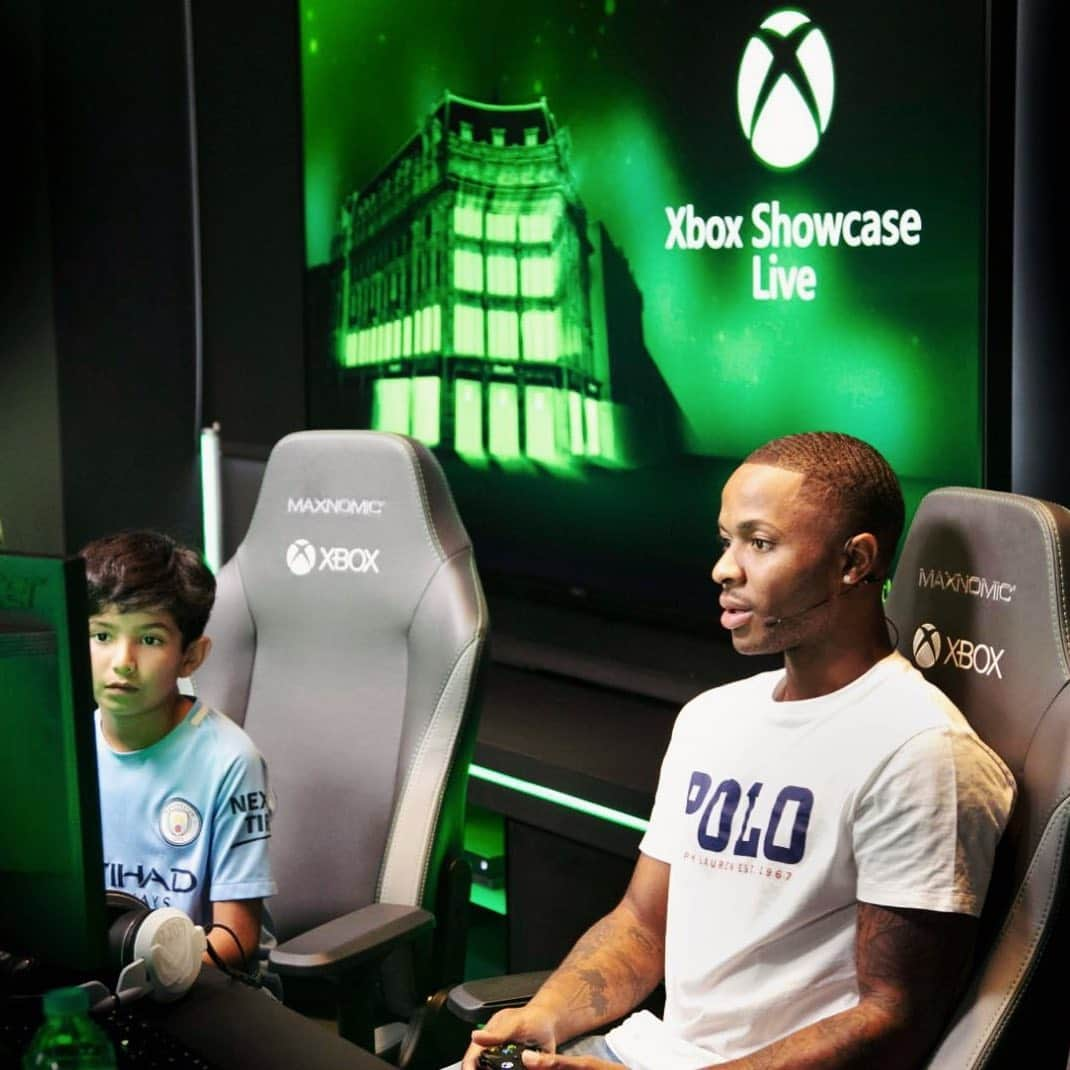 ラヒーム・スターリングさんのインスタグラム写真 - (ラヒーム・スターリングInstagram)「Kid face 😅 Had a great time at the new flagship @MicrosoftStoreUK in London yesterday, especially playing FIFA on the @xboxuk livestream, thanks a lot for having me #MicrosoftLDN #ad」7月13日 1時00分 - sterling7