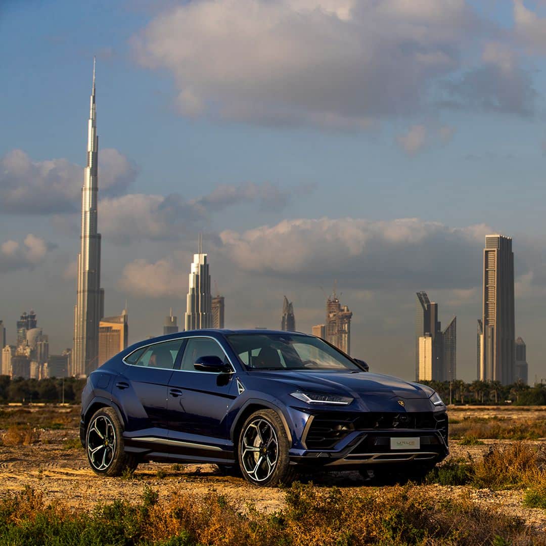 ランボルギーニのインスタグラム：「You can find innovation in the Dubai skyline. And you can find it in our Lamborghini Urus. Sometimes, these two things get together.  #Lamborghini #Urus #SinceWeMadeItPossible #Dubai #BurjKhalifa」