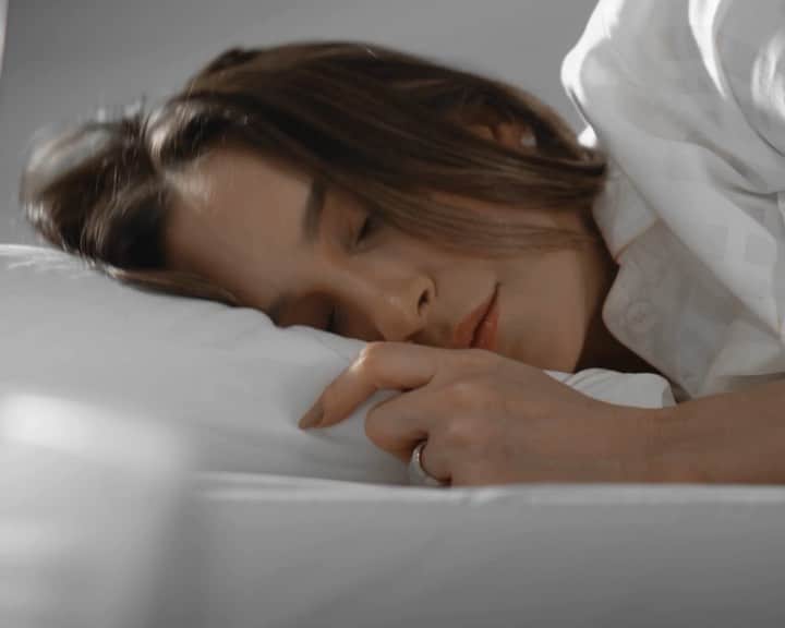 Claudia Leitteのインスタグラム：「Chegoou! Já está disponível no YouTube o clipe de #SaudadeDeVocê comigo, com @oficialfilhosdejorge e outras pessoinhas especiais na minha vida! 👀🥰🥰🥰 Link na bio」