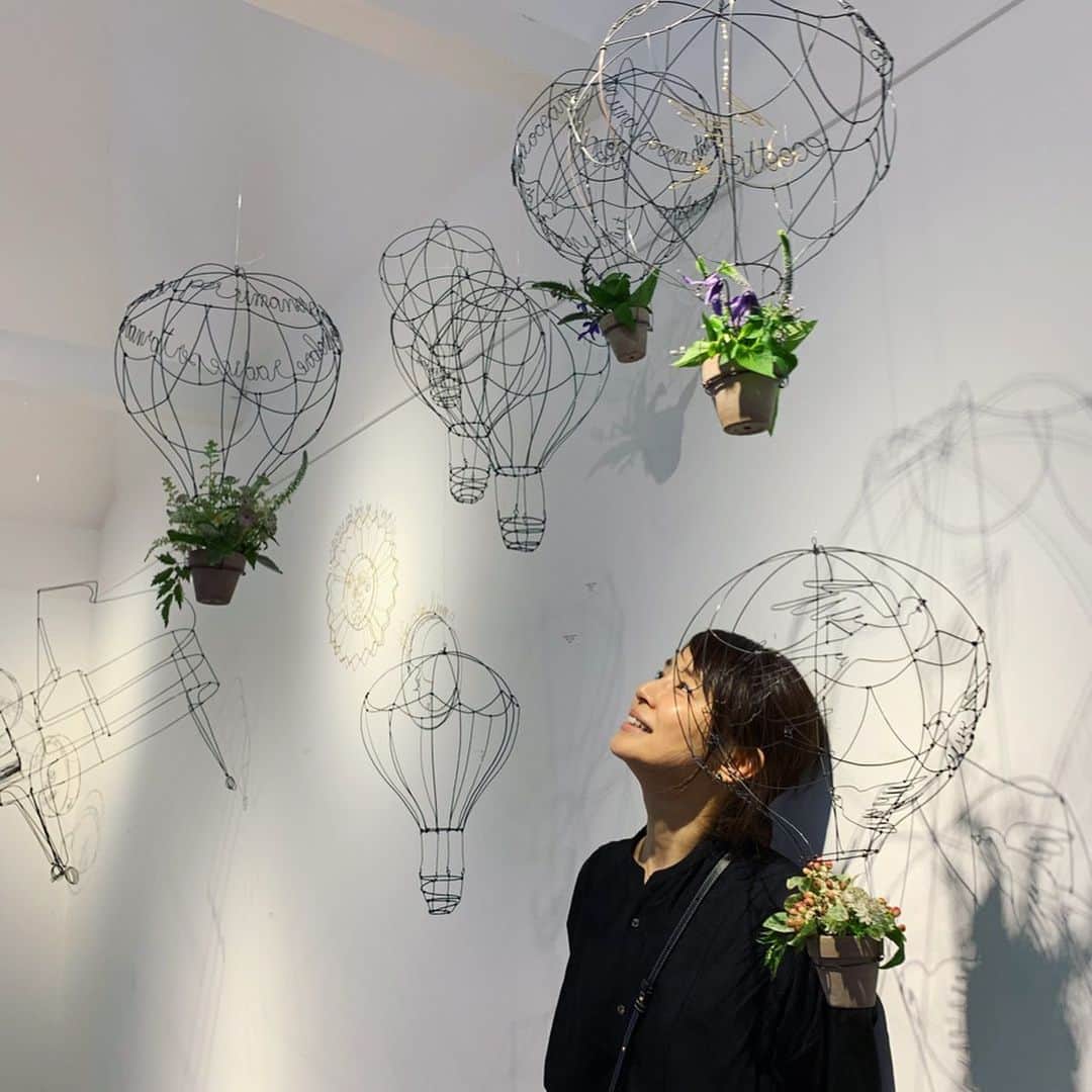 石田ゆり子さんのインスタグラム写真 石田ゆり子instagram イタリアのボローニャに在住のワイヤーアーティスト 小林千鶴さんのinstagramを いつも 瞬きするのも惜しいほどの気持ちで眺めてきました しかし 今日は目の前に 本物がある チズさんもいる