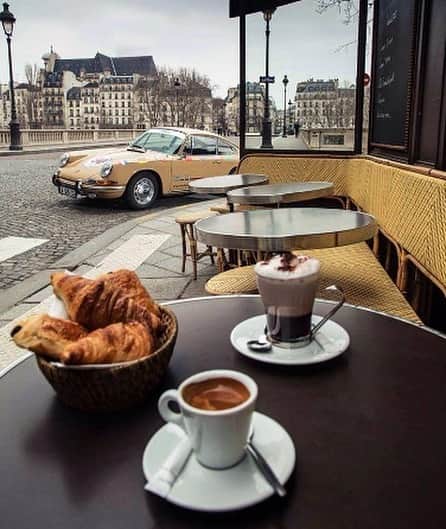 のインスタグラム：「Adventure is out there. What are your plans for this weekend? #catherinemalandrino #catherinecatherine #weekend #paris #adventure #travel」