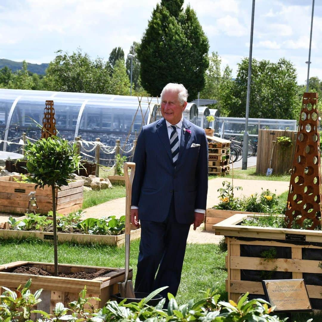 クラレンス邸さんのインスタグラム写真 - (クラレンス邸Instagram)「Today, The Prince of Wales, in his role as Royal Patron of the Intelligence Services, visited @gchq to mark #GCHQ100. During the visit, His Royal Highness met representatives of community groups that GCHQ work closely with, and staff who work at the headquarters. The Prince also had the chance to look at artefacts in the GCHQ Museum, which included intelligence reports and the Royal Codebook. To mark the opening of the GCHQ Centenary Garden, HRH watched a flyover by @rafredarrows and planted a tree. The garden features ‘spy ducks’ in the pond and a ‘hotline’ telephone box, which has been converted into a greenhouse for chillis.‪ In a speech to the GCHQ workforce, HRH said: “Looking back at GCHQ’s unfailing ability to rise to the challenges of its time gives me every confidence that this country, our freedom and our way of life, will continue to be well served by all of you, no matter what comes at us.”‬ 🔍」7月13日 1時45分 - clarencehouse