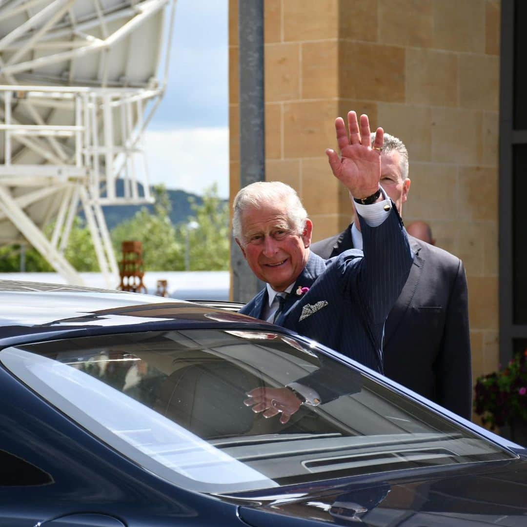 クラレンス邸さんのインスタグラム写真 - (クラレンス邸Instagram)「Today, The Prince of Wales, in his role as Royal Patron of the Intelligence Services, visited @gchq to mark #GCHQ100. During the visit, His Royal Highness met representatives of community groups that GCHQ work closely with, and staff who work at the headquarters. The Prince also had the chance to look at artefacts in the GCHQ Museum, which included intelligence reports and the Royal Codebook. To mark the opening of the GCHQ Centenary Garden, HRH watched a flyover by @rafredarrows and planted a tree. The garden features ‘spy ducks’ in the pond and a ‘hotline’ telephone box, which has been converted into a greenhouse for chillis.‪ In a speech to the GCHQ workforce, HRH said: “Looking back at GCHQ’s unfailing ability to rise to the challenges of its time gives me every confidence that this country, our freedom and our way of life, will continue to be well served by all of you, no matter what comes at us.”‬ 🔍」7月13日 1時45分 - clarencehouse