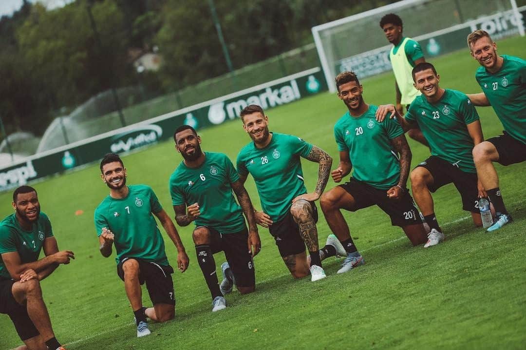 のインスタグラム：「Quand certains partent en #weekend ou en #vacances, nos équipes reprennent l'entraînement.  Bon courage pour la reprise ! 😁  @asseofficiel  #LCSFamily #LCSFootball #Football #Sport」