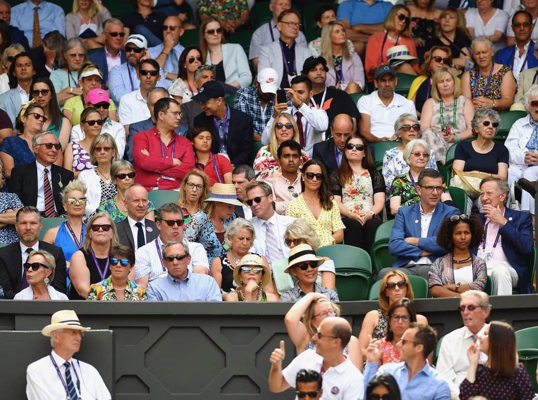 ATP World Tourさんのインスタグラム写真 - (ATP World TourInstagram)「The ⭐️’s are shining in London today 🤩 Who have you spotted today at @wimbledon?」7月13日 1時52分 - atptour