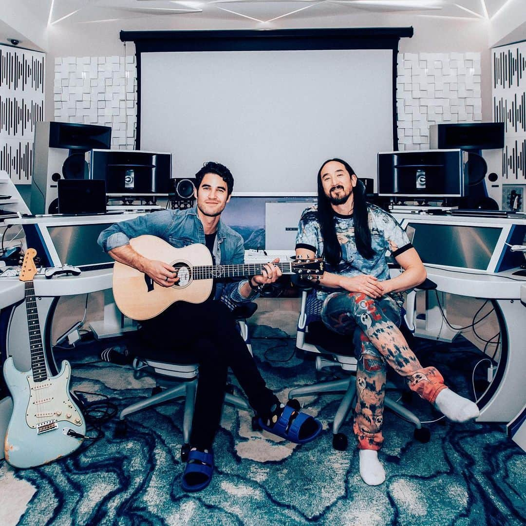 ダレン・クリスさんのインスタグラム写真 - (ダレン・クリスInstagram)「@steveaoki and I both share a love for reinvigorating familiar songs by fusing them with seemingly unconnected musical styles. And for as long as I’ve had this wild idea of transforming @davematthewsband’s seminal ballad ‘Crash Into Me’ into a dance track, I always thought Steve would be the perfect person to bring it to life.  So when we finally got the opportunity to meet, I was beyond psyched that Steve was as into the concept as I was, and we began working on it almost immediately. The total unexpectedness of it, the unapologetic fun of it, and of course the deep love of Dave Matthews we both had made creating this version together an absolute blast. (link to listen in bio)」7月13日 1時57分 - darrencriss