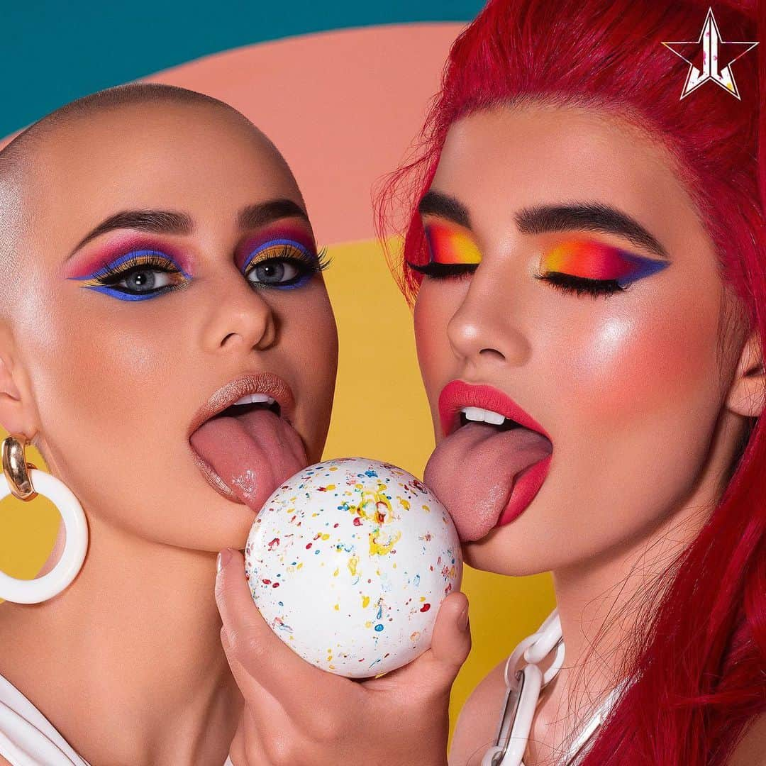 Jeffree Star Cosmeticsさんのインスタグラム写真 - (Jeffree Star CosmeticsInstagram)「The iconic #JAWBREAKER palette is now BACK in STOCK!!! 🍭👅 link in our bio to shop!」7月13日 2時04分 - jeffreestarcosmetics