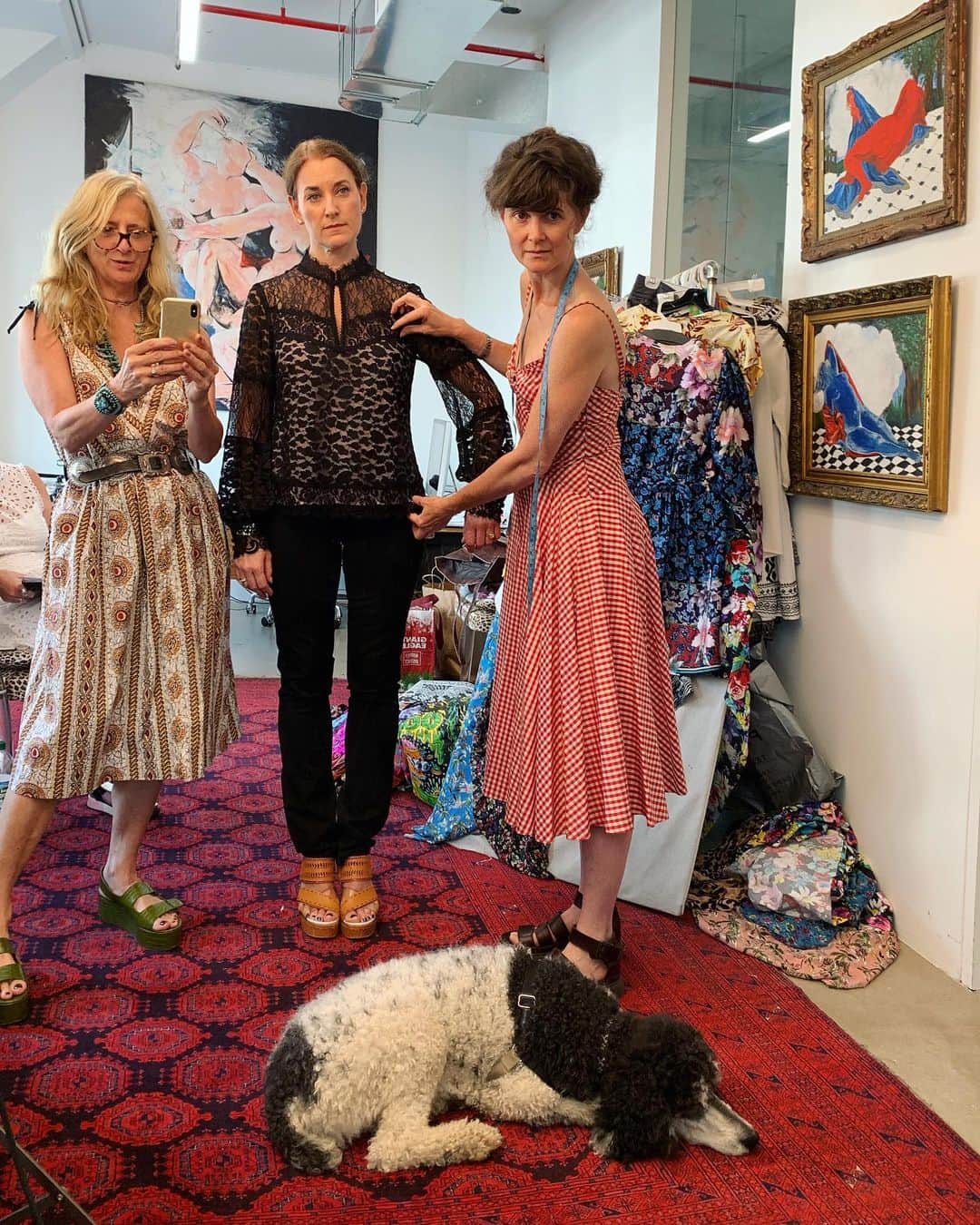 ナネットレポーのインスタグラム：「Another day another fitting #TGIF  #madeinamerica」
