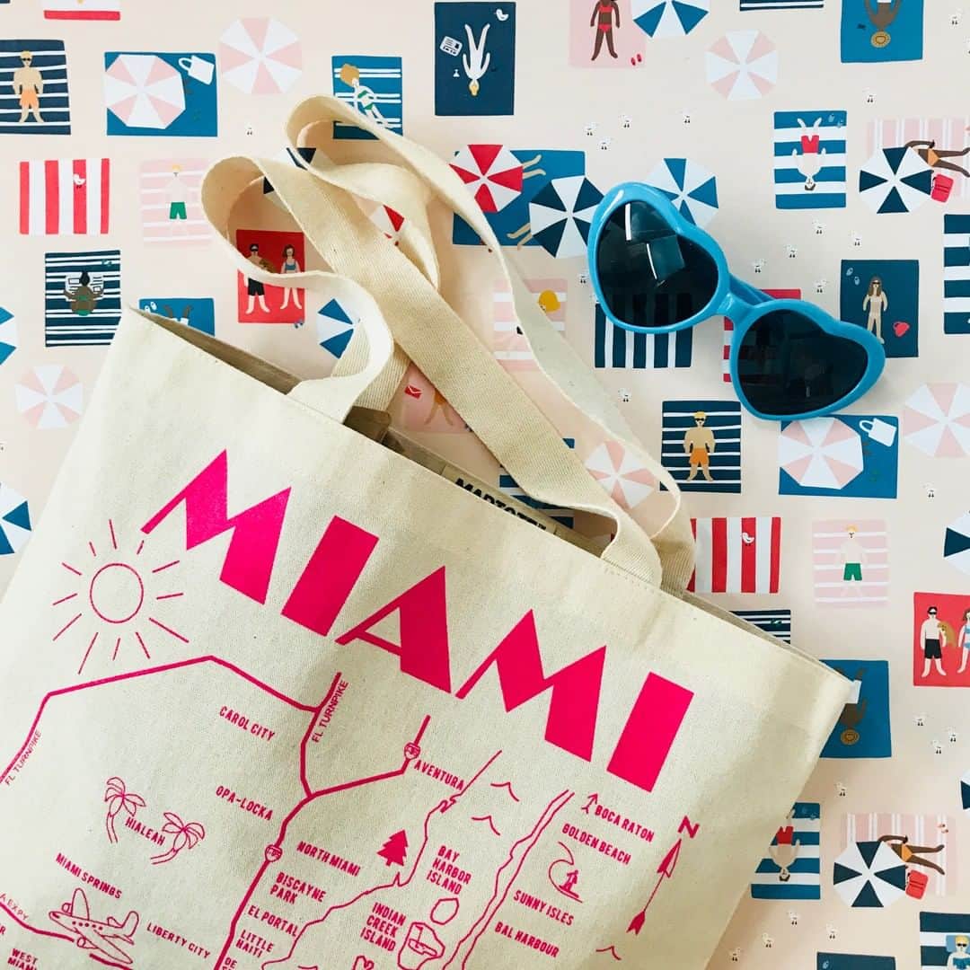 マップトートさんのインスタグラム写真 - (マップトートInstagram)「Welcome to Miami! . . . . . #Maptote #madeinusa #madeinbrooklyn #miamitote #miamibeach」7月13日 2時01分 - maptote